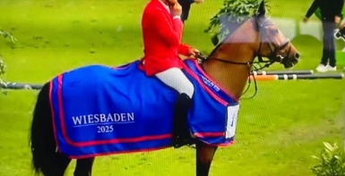 لاعب فروسية فلسطيني يتوج بلقب بطولة 