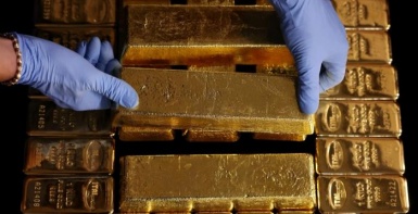 النفط يغلق على تراجع بعد أكبر خسارة سنوية منذ 2020