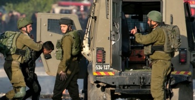 الاحتلال يواصل التنكيل ببلدة بيت أمر ويعتقل العشرات في محافظة الخليل