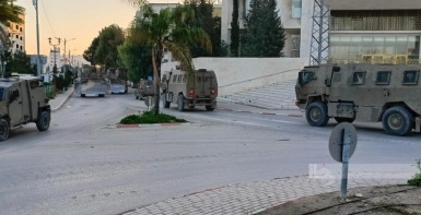 الاحتلال ينتشر بكثافة في مدينة طولكرم ويغلق شارع مستشفى الشهيد ثابت ثابت