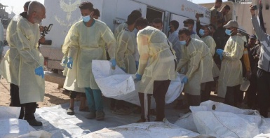 اسرائيل تسلم جثامين 15 شهيدا.. والجهود تتواصل للعثور على بقية جثامين الجنود