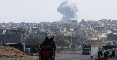 الاحتلال يواصل عمليات نسف منازل في حي الزيتون ويشن غارات على خان يونس