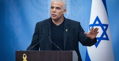 لابيد: نتنياهو مول حماس وغير استراتيجيته الان بضغوط أمريكية