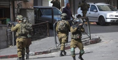 قوات الاحتلال تعتقل مواطنين غرب سلفيت وتشدّد إجراءاتها العسكرية في بلدات وقرى المحافظة