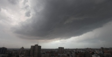 الطقس: تتأثر البلاد بمنخفض جوي مصحوب بكتلة هوائية باردة