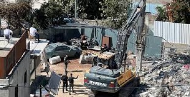 (محدث) الاحتلال يهدم منزلاً في رافات شمال غرب القدس ويخطر بهدم آخر