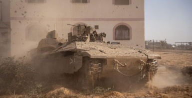 غزة: نسف منازل شرق خان يونس وقصف مدفعي وإطلاق نار شرق غزة والوسطى