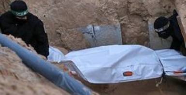 العثور على جثة يُشتبه بأنها تعود لشاب جرفته السيول جنوب الخليل