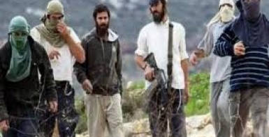 مستعمرون يهاجمون تجمعا بدويا في مخماس شمال القدس ويعتدون على المواطنين والممتلكات  