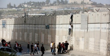 إصابة مواطن برصاص الاحتلال قرب جدار الفصل العنصري في الرام