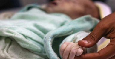 وفاة رضيع في دير البلح بسبب البرد القارس