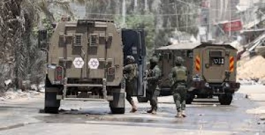 الاحتلال يعتقل سبعة مواطنين من الخليل ويغلق عدة أحياء بالمنطقة الجنوبية