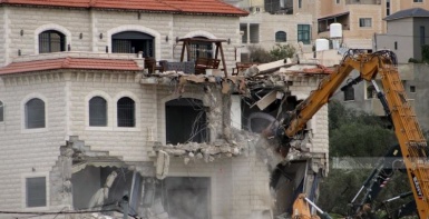 الاحتلال يهدم منزلا في شقبا ويخلي منزلين آخرين غرب رام الله