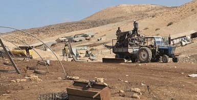 الأغوار الشمالية: رحيل عدة عائلات عن خربة الحديدية بسبب عنف المستعمرين