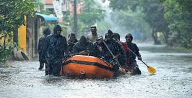 17 قتيلا وعشرات المفقودين بسبب الأمطار الغزيرة في إندونيسيا 