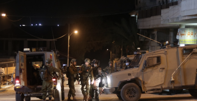 إصابة عدد من المواطنين واعتقال فتاة خلال اقتحام الاحتلال عدة مناطق في الخليل