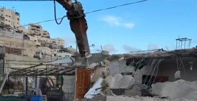 الاحتلال يجبر مواطنا على هدم غرفة سكنية في سلوان
