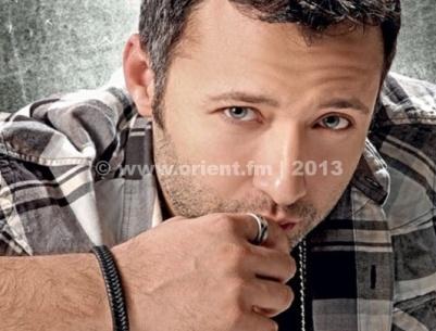 الفنان أحمد فهمي ينجو من حادث مروري مروع