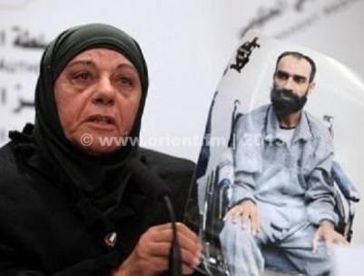 والدة العيساوي تسلم رسالة لـ