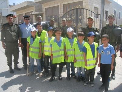 قوات الأمن الوطني تشارك الشرطة بفعاليات اليوم الرابع لأسبوع المرور العربي في بيت لحم