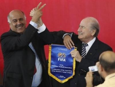 الرجوب: بلاتر مفوض بمعالجة معاناة الرياضة الفلسطينية جراء الاحتلال