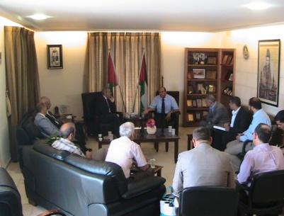 المحافظ حمايل يلتقي تيسير خالد لدفع عمليات توثيق اضرار الجدار