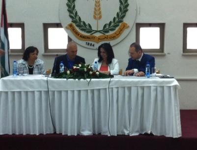 بلدية بيت لحم توقع على اتفاقية توأمة بين مدينة بيت لحم وباليرمو