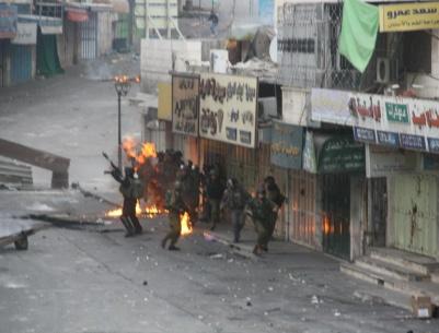 إصابة جندي ومستوطن بجراح في مواجهات بالخليل