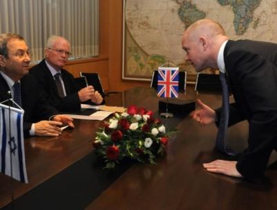 بريطانيا تحذر إسرائيل: لا تلعبي بالنار!