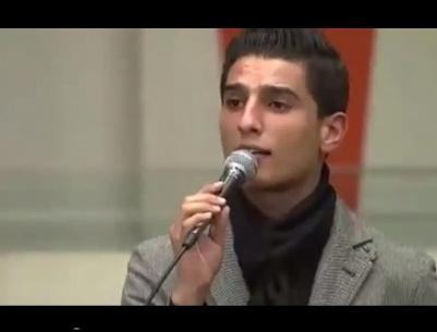 بالفيديو : محمد عساف يعلي الكوفية داخل مقر الامم المتحدة