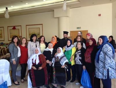 بالصور : مكرمة من الرئيس ابو مازن للامهات المسنات في بيت لحم