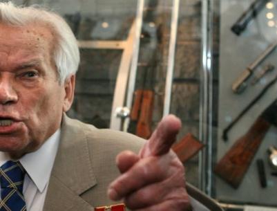 وفاة الروسي ميخائيل كلاشنيكوف مخترع البندقية التي تحمل اسمه