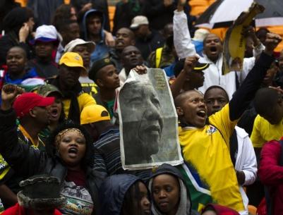 توافد الالاف الى جوهانسبرغ للمشاركة في تشييع مانديلا