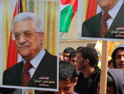 مسيرات تعم محافظات الضفة دعما للرئيس محمود عباس