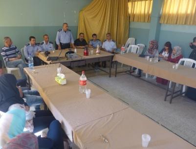 الشرطة تفتتح دورة اعداد مرشدين في مجال التوعية والارشاد في مخيم الدهيشة ببيت لحم
