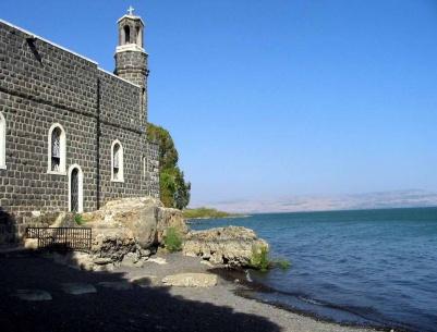 اعتداء على كنيسة وتهديد أسقف من الناصرة