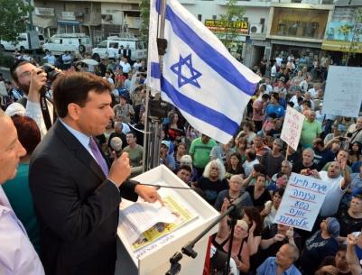 دنون يدعو لالغاء جلسة المفاوضات اليوم حتى تستنكر السلطة عملية اذنا