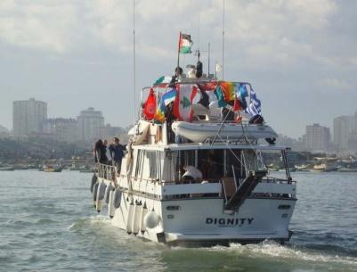 مجهولون يفجرون قاربا 