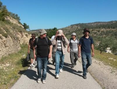 نشطاء:اسرائيل تخطط لاقامة جسر معلق في اراضي المخرور