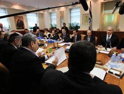 اسرائيل تدرس خصم الاموال التي تدفعها السلطة الفلسطينية للاسرى