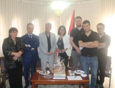 رئيسة بلدية بيت لحم تستقبل محافظ محافظة بوليا في دار البلدية