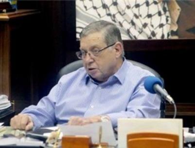 القاء قنبلتين على بلدية نابلس والموظفون يعلقون الدوام