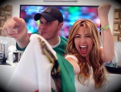 مطربة شهيرة تطلب الزواج من حارس المكسيك