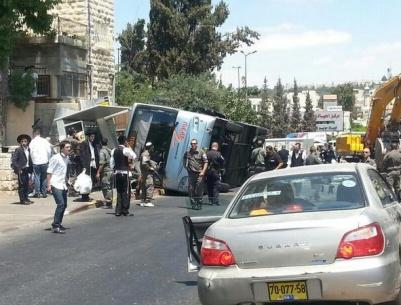 بالصور : استشهاد فلسطيني في القدس بدعوى تنفيذ عملية بجرافة