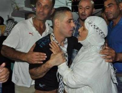 الأسير خطاطبة يتنفس الحرية بعد عشرين عاماً