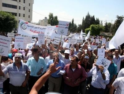 نقابة الموظفين: اضراب شامل يوم الخميس مع محاكمة بسام زكارنة