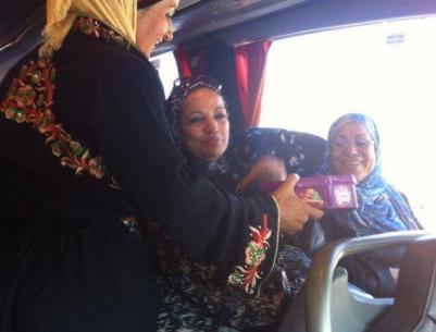 بالصور : وصول الفوج الاول من سكان غزة الى مدينة القدس