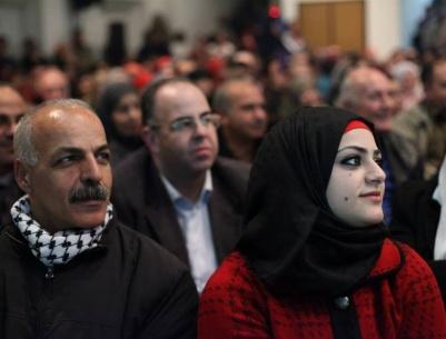 بالصور: الشاعر المصري هشام الجخ يحي أمسية شعرية في بيت لحم