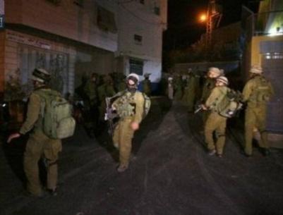 اعتقال 4 شبان وإغلاق حواجز قرب نابلس