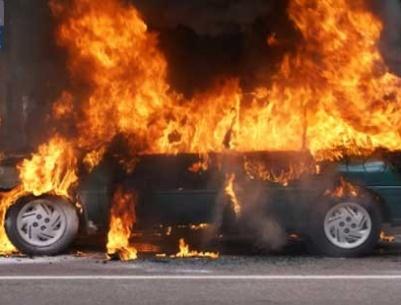 سيارة رئيس بلدية الزبابدة تشتعل والفاعل لاذ بالفرار